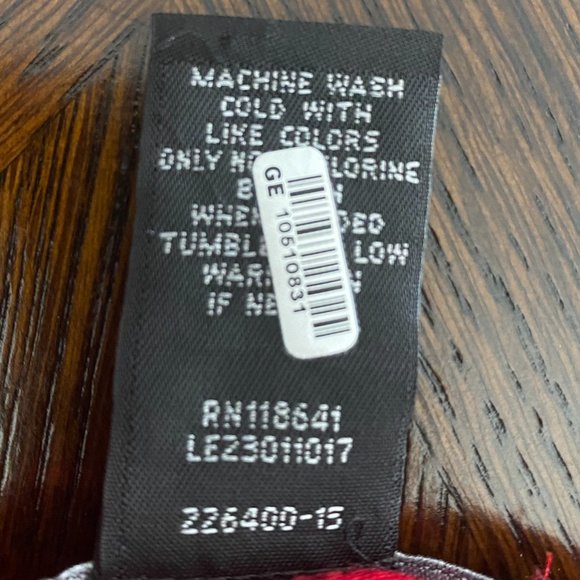 SALE: LANE BRYANT  Red, Sleeveless, Vee Neck Top, 26/28 - Picture 4 of 4